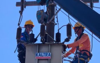 PLN ULP Sungguminasa Lakukan Manajemen Trafo di Jalan Poros Pattallassang Jelang HUT ke-81 RI 5 PLN ULP Sungguminasa Lakukan Manajemen Trafo di Jalan Poros Pattallassang Jelang HUT ke-81 RI