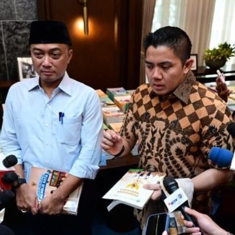 Prabowo Perintah Perbaiki Buku SD-SMA, Bandingkan dengan Enam Negara Tetangga