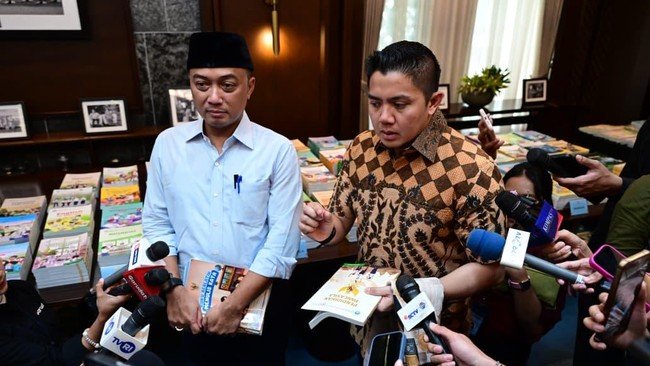Prabowo Perintah Perbaiki Buku SD-SMA, Bandingkan dengan Enam Negara Tetangga 1 Prabowo Perintah Perbaiki Buku SD-SMA, Bandingkan dengan Enam Negara Tetangga
