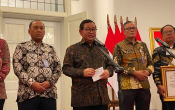 Pramono Akui Tanggul Laut Muara Baru Rembes, Air Laut Genangi Jalan 10 Pramono Akui Tanggul Laut Muara Baru Rembes, Air Laut Genangi Jalan