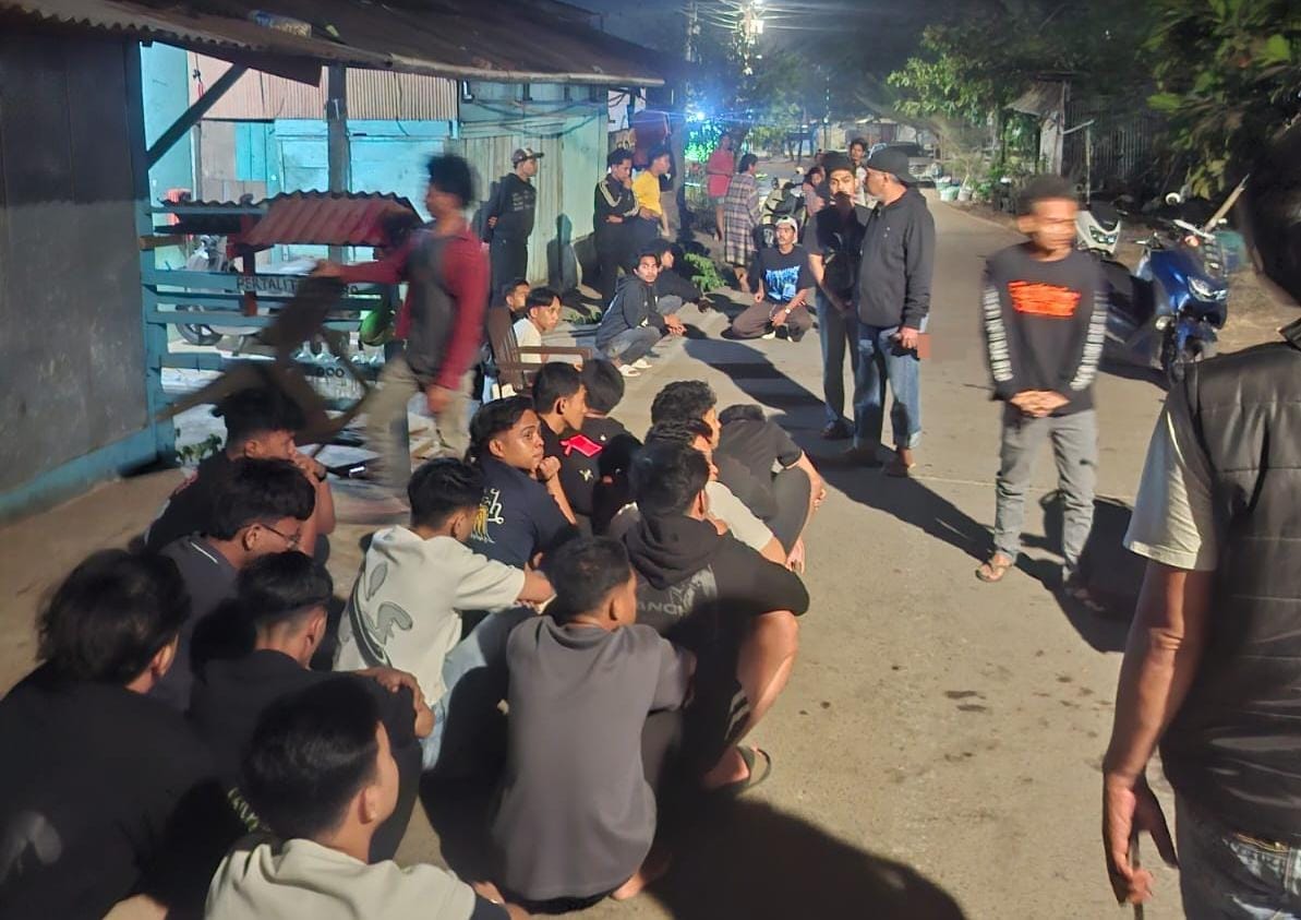 Puluhan Pemuda Diduga Minum Ballo Diamankan di Jalan Inspeksi Kanal Nipa-Nipa 1 Puluhan Pemuda Diduga Minum Ballo Diamankan di Jalan Inspeksi Kanal Nipa-Nipa