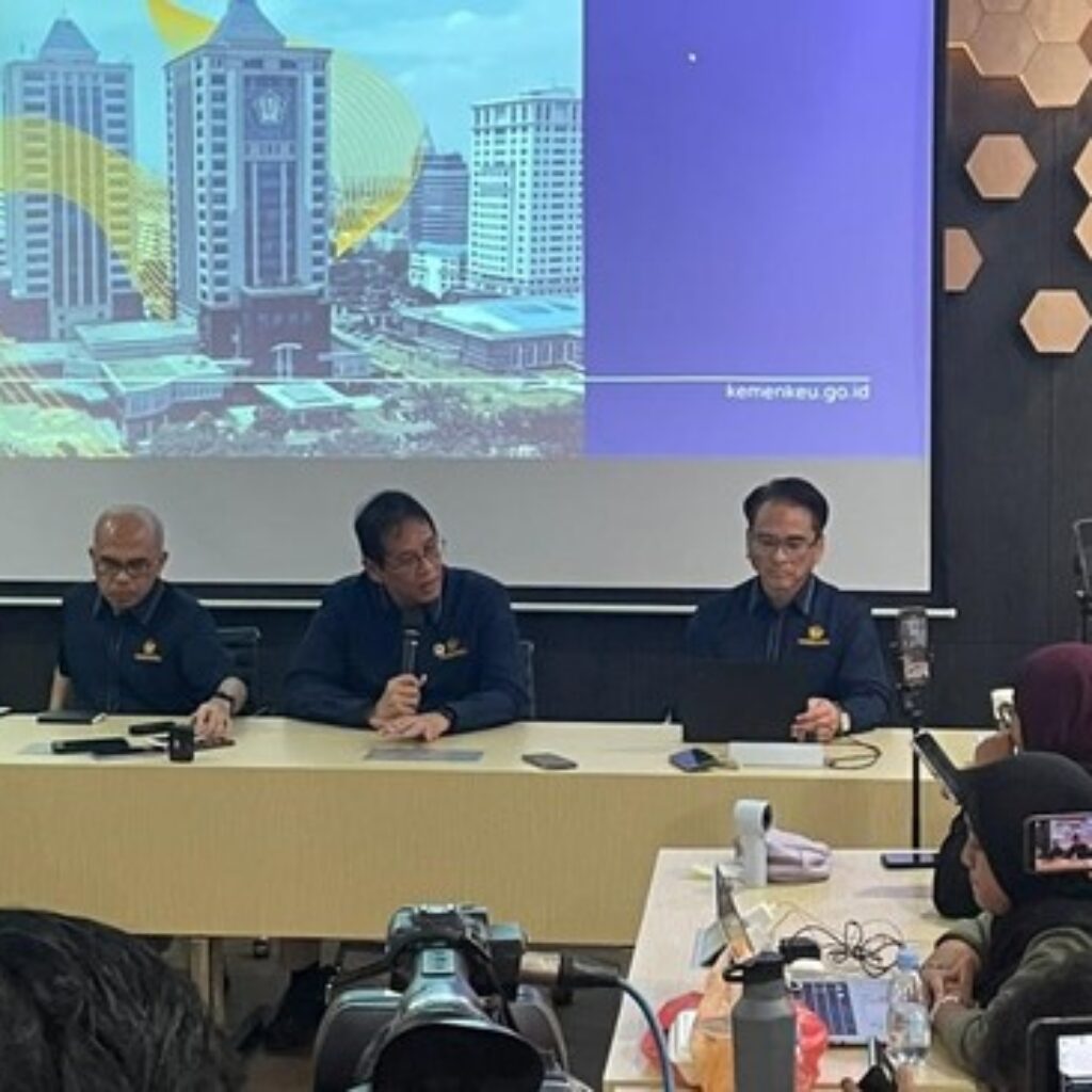 Purbaya Tegaskan Kemenkeu Ambil Alih Seluruh Saham BUMN di Whoosh