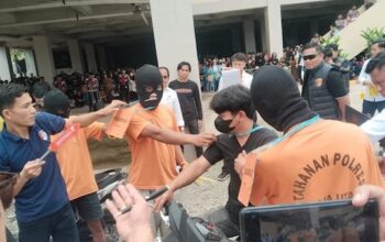 Rekonstruksi Kasus Pembunuhan Sonda di Toraja Utara Ricuh, 41 Adegan Diperagakan 4 Rekonstruksi Kasus Pembunuhan Sonda di Toraja Utara Ricuh, 41 Adegan Diperagakan