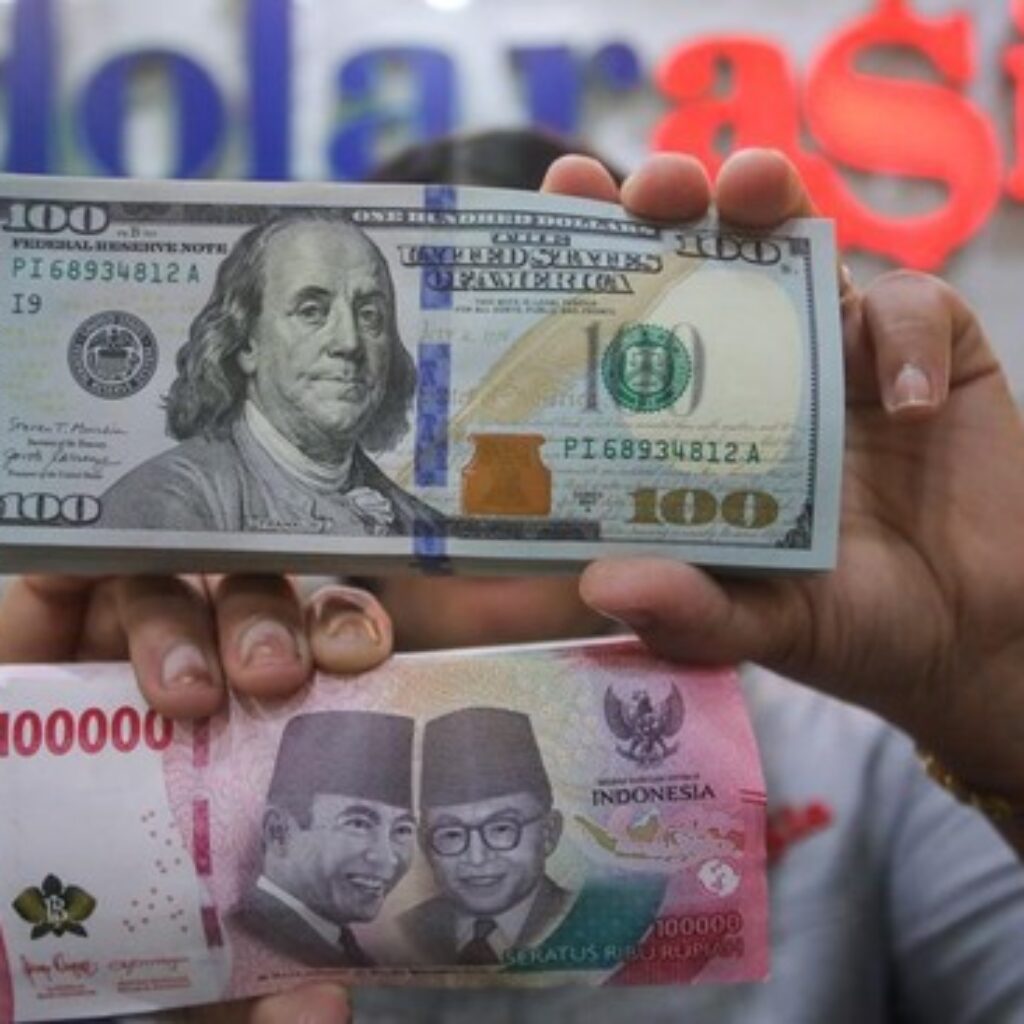 Rupiah Dibuka Melemah ke Rp17.875 per Dolar AS