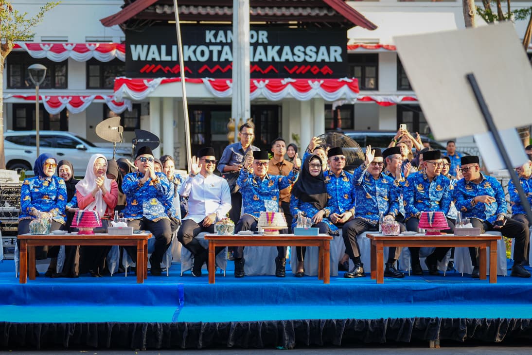 Saksikan Pawai Ta’aruf, Gubernur Sulsel Sambut 117 Kontingen MTQ VIII KORPRI Nasional 2026 1 Saksikan Pawai Ta’aruf, Gubernur Sulsel Sambut 117 Kontingen MTQ VIII KORPRI Nasional 2026