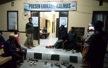Tahanan Narkoba Kabur dari Polsek Liukang Kalmas, Warga Kalukalukuang Geruduk Mapolsek 11 Tahanan Narkoba Kabur dari Polsek Liukang Kalmas, Warga Kalukalukuang Geruduk Mapolsek