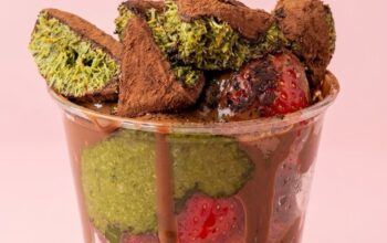 Viral Desert Chocoberry, Ini Rincian Isian dan Topping Kekiniannya 4 Viral Desert Chocoberry, Ini Rincian Isian dan Topping Kekiniannya