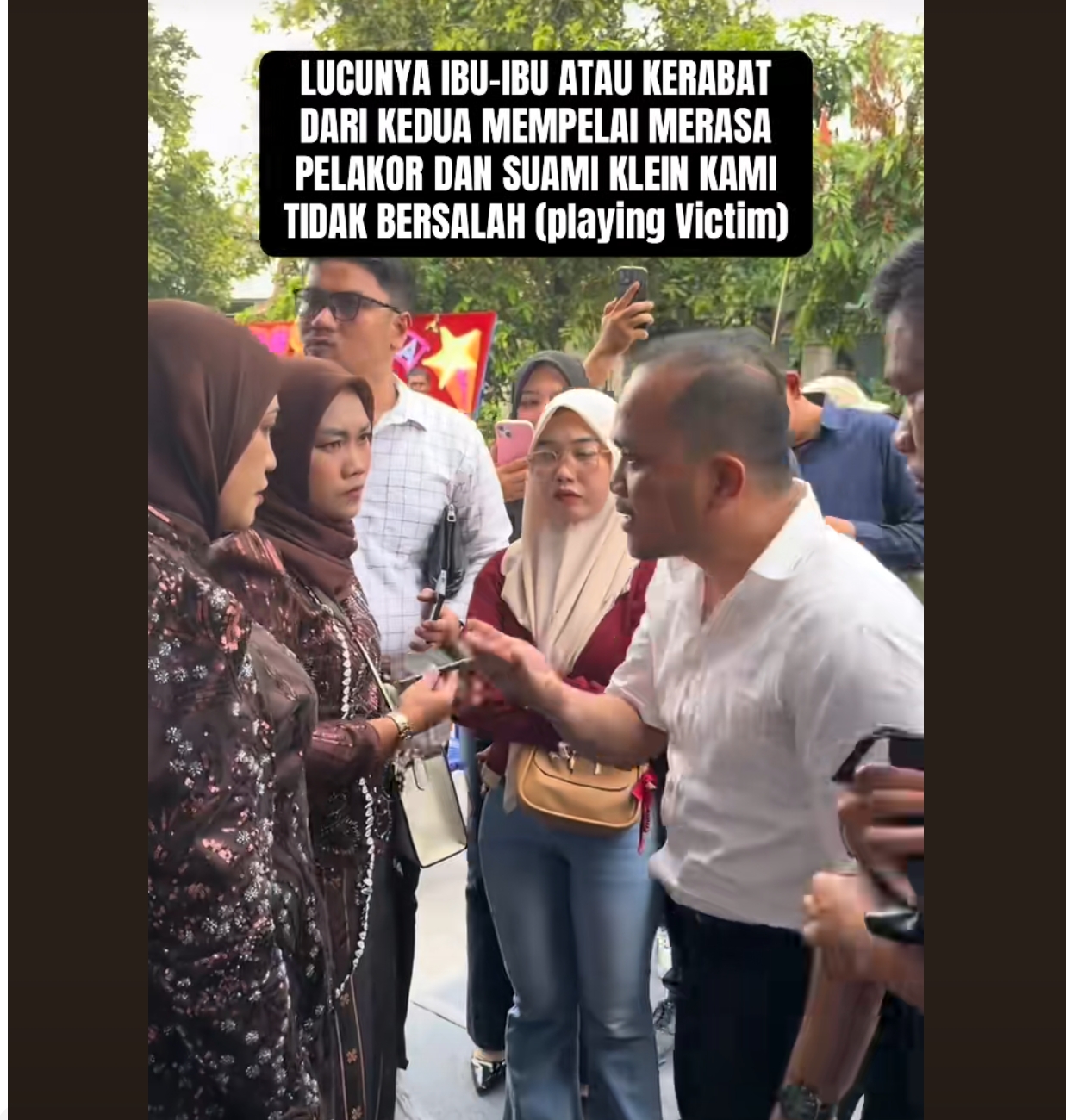 Viral, Istri Sah Datangi Resepsi Suami yang Nikah Lagi Bawa Pengacara dan Polisi 1 Viral, Istri Sah Datangi Resepsi Suami yang Nikah Lagi Bawa Pengacara dan Polisi