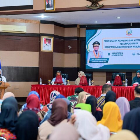 Wagub Sulsel Buka Pelatihan Perempuan dan Serahkan Dukungan Usaha UPPKA Jeneponto Takalar