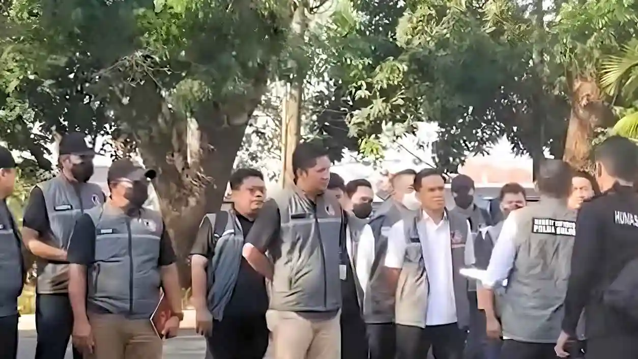 Kantor hingga Rujab Bupati Gowa Digeledah, Polisi Bawa Bukti PBG 1 Kantor hingga Rujab Bupati Gowa Digeledah, Polisi Bawa Bukti PBG