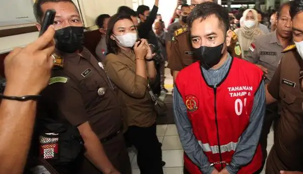 Terpidana Kasus Kekerasan Seksual Mas Bechi Bebas Bersyarat Sejak 2025, Korban Tak Diberi Tahu 1 Terpidana Kasus Kekerasan Seksual Mas Bechi Bebas Bersyarat Sejak 2025, Korban Tak Diberi Tahu