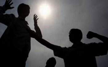 Diduga Lecehkan Anak, Pria di Jaktim Dihajar Massa hingga Babak Belur 3 Diduga Lecehkan Anak, Pria di Jaktim Dihajar Massa hingga Babak Belur