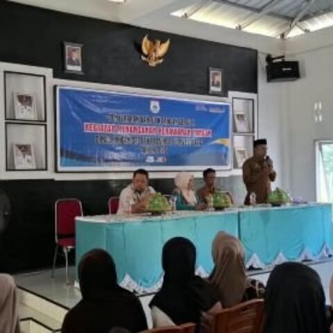 Dinas Pangan Sulbar Salurkan Bantuan Pangan untuk Keluarga Miskin Ekstrem di Majene 11 Dinas Pangan Sulbar Salurkan Bantuan Pangan untuk Keluarga Miskin Ekstrem di Majene