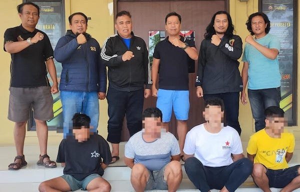Empat pria di Maros ditangkap usai curi tiga sapi dan menjualnya seharga Rp24 juta 1 Empat pria di Maros ditangkap usai curi tiga sapi dan menjualnya seharga Rp24 juta