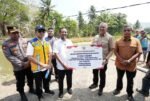 Gubernur Sulsel Serahkan 10 Unit Pompa Ponton untuk Petani Pinrang