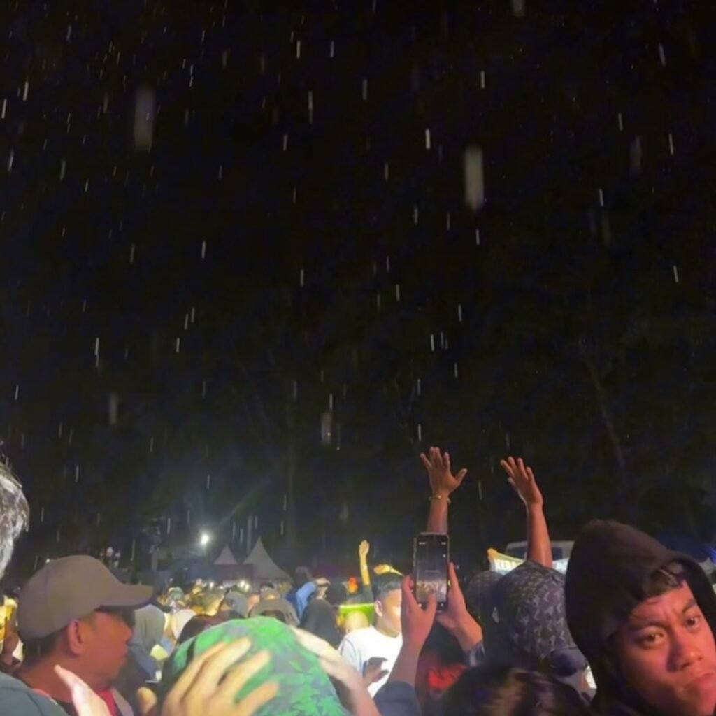 Hujan Abu Vulkanik di Konser Bukittinggi Diduga dari Erupsi Gunung Marapi