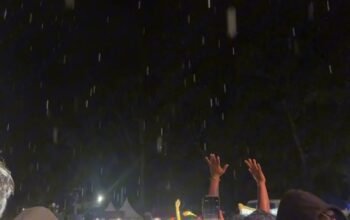 Hujan Abu Vulkanik di Konser Bukittinggi Diduga dari Erupsi Gunung Marapi 6 Hujan Abu Vulkanik di Konser Bukittinggi Diduga dari Erupsi Gunung Marapi