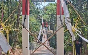 Jembatan Gantung Pongpet Pangandaran Ambruk Saat Diresmikan, Bupati Citra Pitriyami Terluka Ringan 3 Jembatan Gantung Pongpet Pangandaran Ambruk Saat Diresmikan, Bupati Citra Pitriyami Terluka Ringan