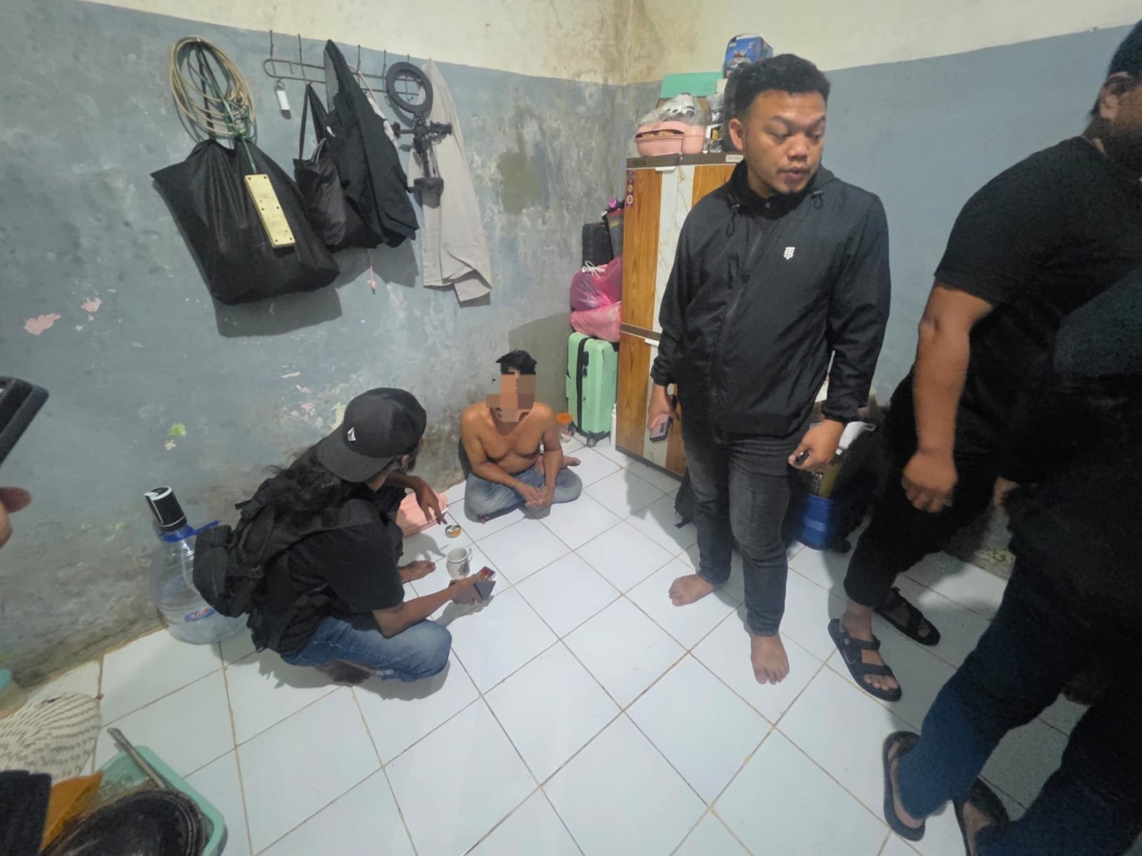 Karyawan Gadaikan Mobil Bos, Polisi Tangkap Tersangka di Makassar 1 Karyawan Gadaikan Mobil Bos, Polisi Tangkap Tersangka di Makassar
