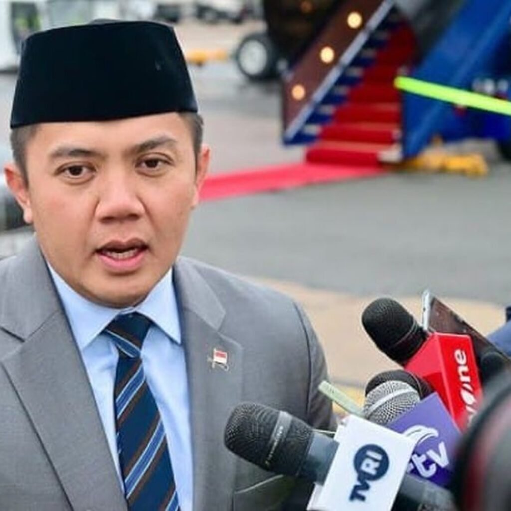 Klarifikasi Video Teddy Atur Ruang Kursi Roda saat Dampingi Prabowo di LRT