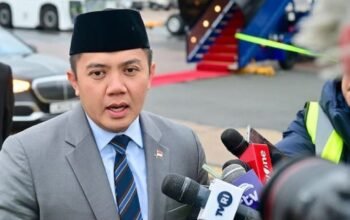 Klarifikasi Video Teddy Atur Ruang Kursi Roda saat Dampingi Prabowo di LRT 6 Klarifikasi Video Teddy Atur Ruang Kursi Roda saat Dampingi Prabowo di LRT