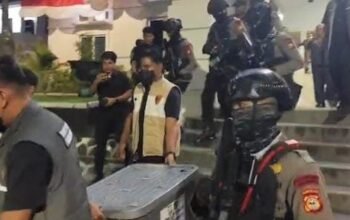 Polisi Geledah Kantor dan Rujab Bupati Gowa Usut Kasus Pungli PBG 7 Polisi Geledah Kantor dan Rujab Bupati Gowa Usut Kasus Pungli PBG