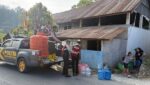 Polres Tana Toraja Salurkan Air Bersih Gratis ke Warga Makale Terdampak Kemarau