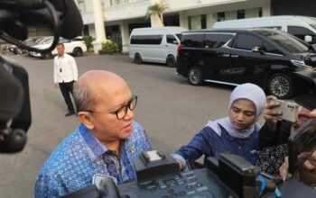 Rosan Ungkap Rencana Danantara Beli Saham BEI, Porsinya 5%-10%
