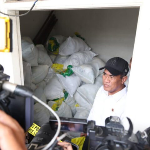 Amran Copot Delapan Pejabat Bulog-Bapanas Terkait Beras SPHP