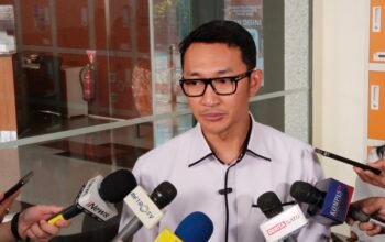 Menteri ATR/BPN Nusron Wahid memberikan keterangan kepada media