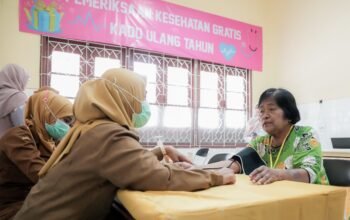 Cek Kesehatan Gratis Jangkau 106,3 Juta Orang, Kejar Target 130 Juta 3 Dokumentasi pemeriksaan tekanan darah pada layanan kesehatan gratis