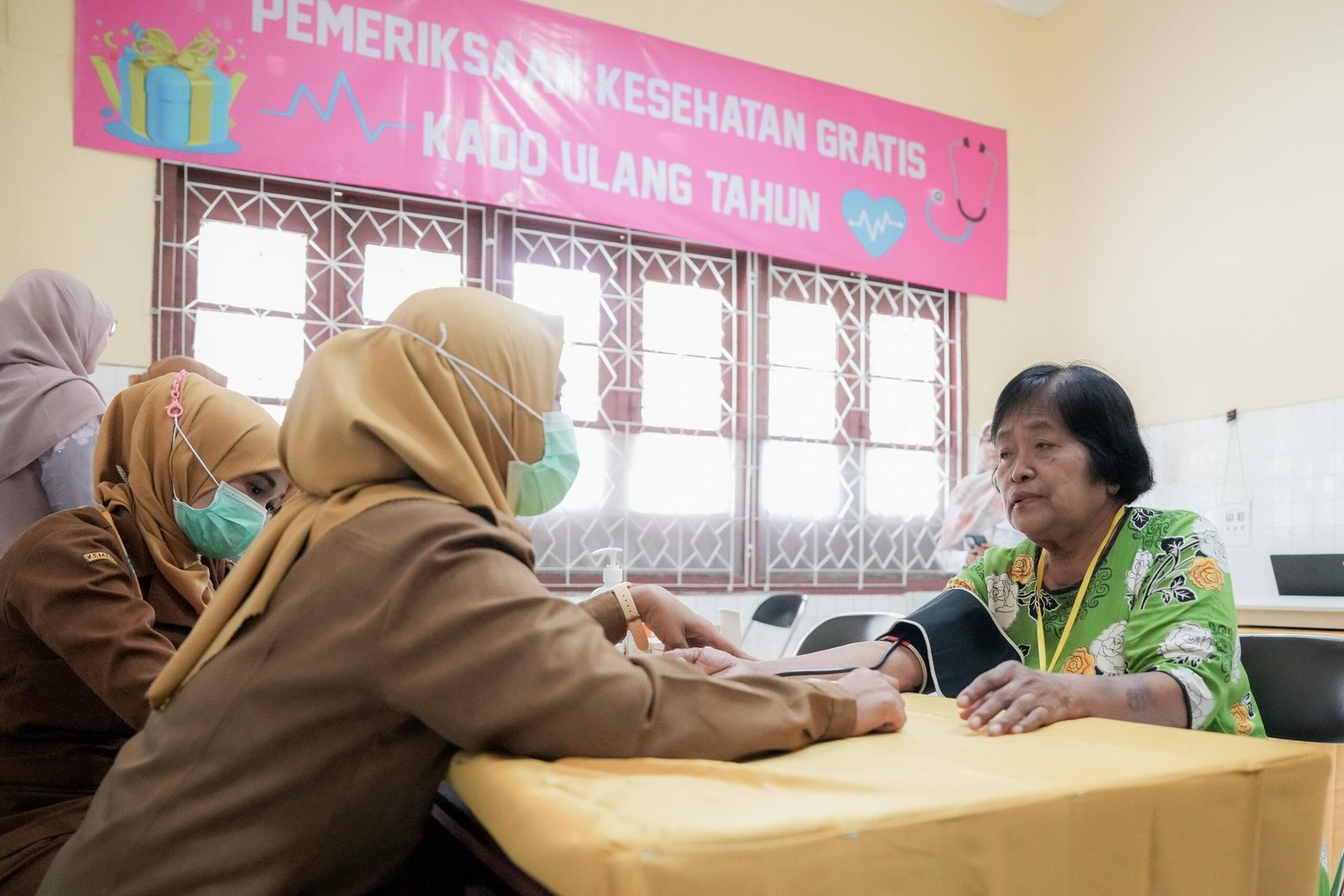 Cek Kesehatan Gratis Jangkau 106,3 Juta Orang, Kejar Target 130 Juta 1 Dokumentasi pemeriksaan tekanan darah pada layanan kesehatan gratis