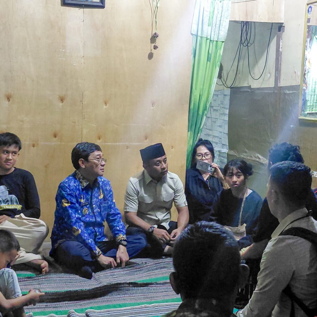 Gubernur Andi Sudirman Beri Santunan dan Bantuan Pendidikan Anak Petugas Karhutla Gugur di Toraja Utara
