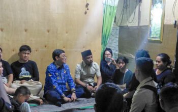 Gubernur Andi Sudirman Beri Santunan dan Bantuan Pendidikan Anak Petugas Karhutla Gugur di Toraja Utara