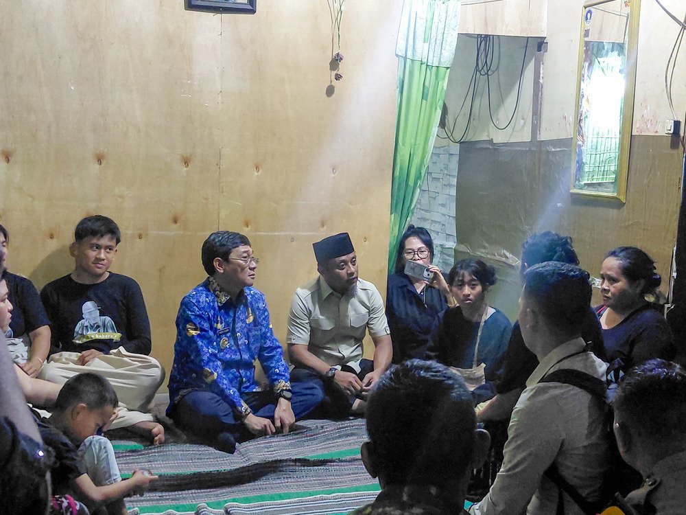 Gubernur Andi Sudirman Beri Santunan dan Bantuan Pendidikan Anak Petugas Karhutla Gugur di Toraja Utara 1 Gubernur Andi Sudirman Beri Santunan dan Bantuan Pendidikan Anak Petugas Karhutla Gugur di Toraja Utara