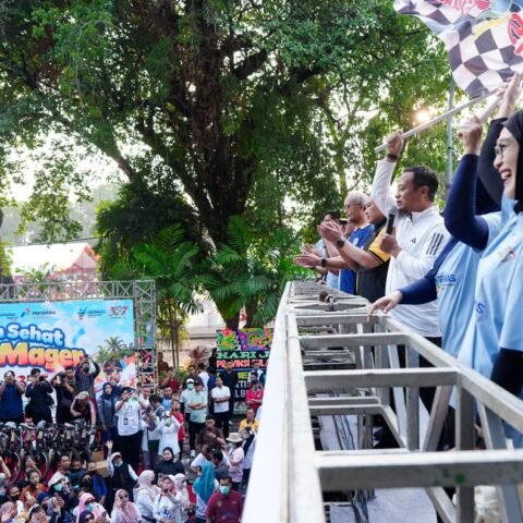 Peserta Jalan Sehat Anti Mager dan Kirab Swasembada Pangan di Makassar