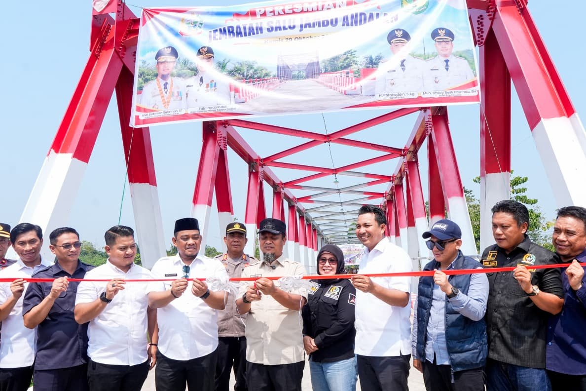 Gubernur Andi Sudirman Resmikan Jembatan Salujambu Andalan, Hubungkan Luwu dan Luwu Utara 1 Gubernur Andi Sudirman Resmikan Jembatan Salujambu Andalan, Hubungkan Luwu dan Luwu Utara