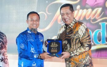 Gubernur Sulsel Apresiasi Dedikasi Irjen Pol. Djuhandhani, Sambut Kapolda Baru 7 Gubernur Sulsel bersama Irjen Pol. Djuhandhani dan Kapolda baru