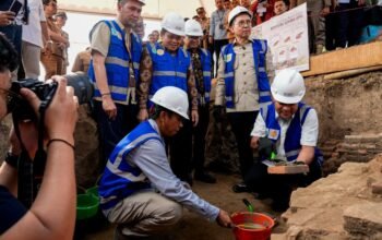 Gubernur Sulsel Mempadukan dengan Menteri Kebudayaan dalam Peletakan Batu Pertama Revitalisasi Benteng Somba Opu 5 Gubernur Sulsel Mempadukan dengan Menteri Kebudayaan dalam Peletakan Batu Pertama Revitalisasi Benteng Somba Opu