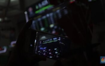IHSG Anjlok 1,02% saat Asing Masih Jual, Sepuluh Saham Direkorbeli