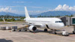 Ilustrasi pesawat penumpang di apron bandara