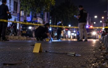 Perempuan di Makassar Terluka akibat Pembusuran, Polisi Selidiki Pelaku 5 Ilustrasi polisi menyelidiki kasus pembusuran di jalan