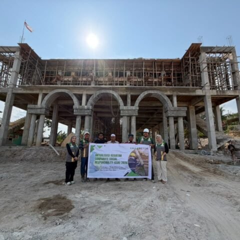 Pengecoran pembangunan Masjid Miftahul Firdaus menggunakan ready mix Kalla Beton