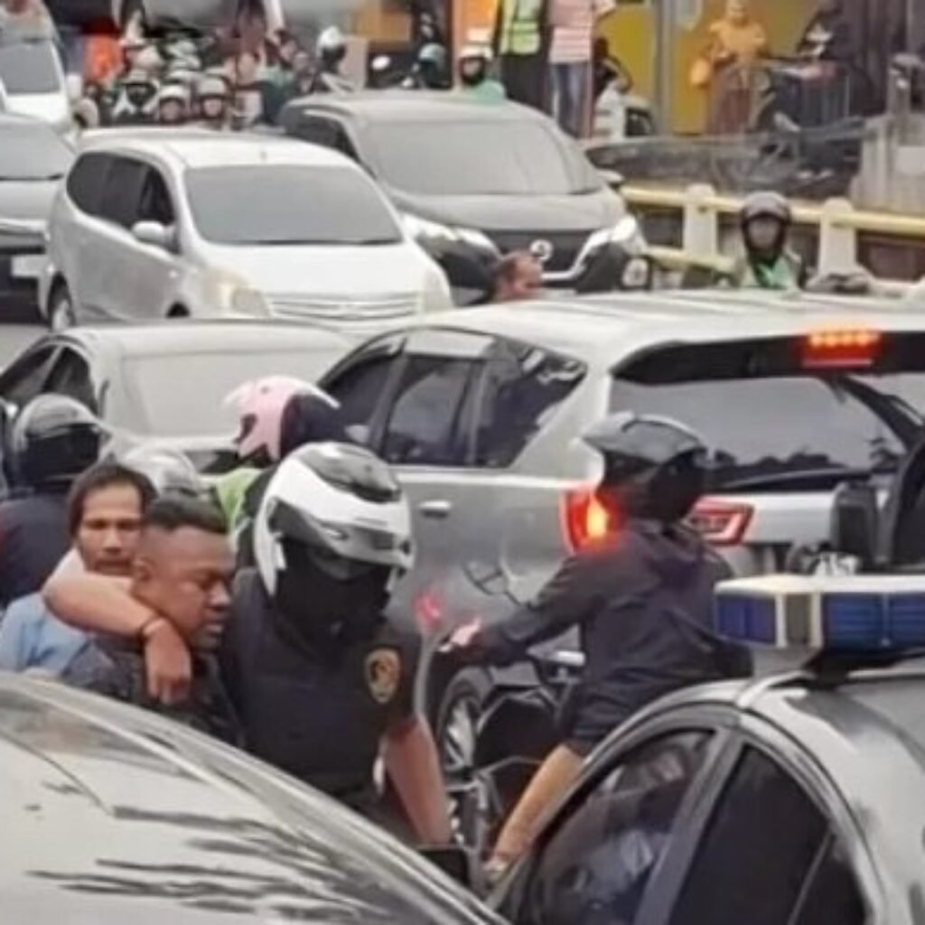 Matel Menganiaya Pengrajah Mobil Toyota Avanza di Jalan Bangbarung, Bogor