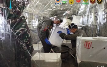 57.050 Personel dan 61 Armada Udara Dikerahkan Tangani Karhutla 5 Helikopter BNPB melakukan operasi pemadaman kebakaran hutan dan lahan