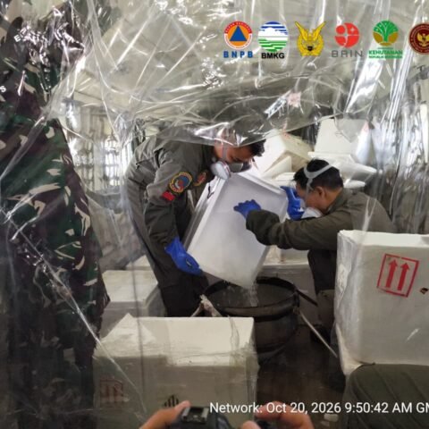 57.050 Personel dan 61 Armada Udara Disiagakan Tangani Karhutla 12 Helikopter melakukan operasi pemadaman kebakaran hutan dan lahan