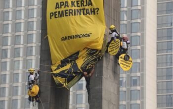 Polda Metro Jaya Tegaskan Enam Aktivis Greenpeace Tidak Ditangkap 4 Polda Metro Jaya Tegaskan Enam Aktivis Greenpeace Tidak Ditangkap