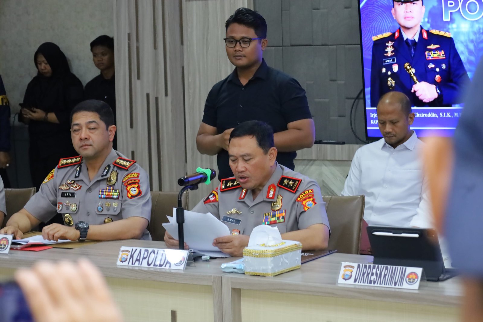 Polda Sulsel Ungkap Dua Kasus Dugaan TPPO, Selamatkan Delapan Calon PMI di Bandara Sultan Hasanuddin 1 Polda Sulsel Ungkap Dua Kasus Dugaan TPPO, Selamatkan Delapan Calon PMI di Bandara Sultan Hasanuddin