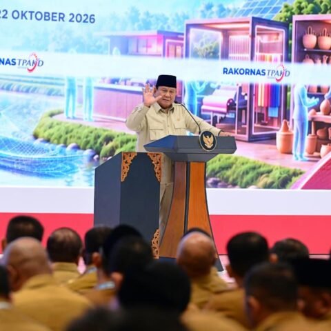 Prabowo Targetkan Penutupan 700 BUMN hingga Desember 2026 11 Prabowo Subianto menyampaikan sambutan tentang pembenahan BUMN pada Rakornas TPAKD, 22 Oktober 2026