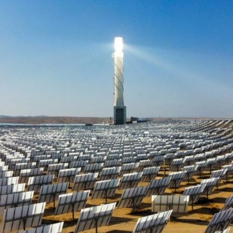 PT PLN Mengumumkan Strategi Energi Surya 100 GWp untuk Menghadapi Lonjakan Konsumsi Listrik Indonesia